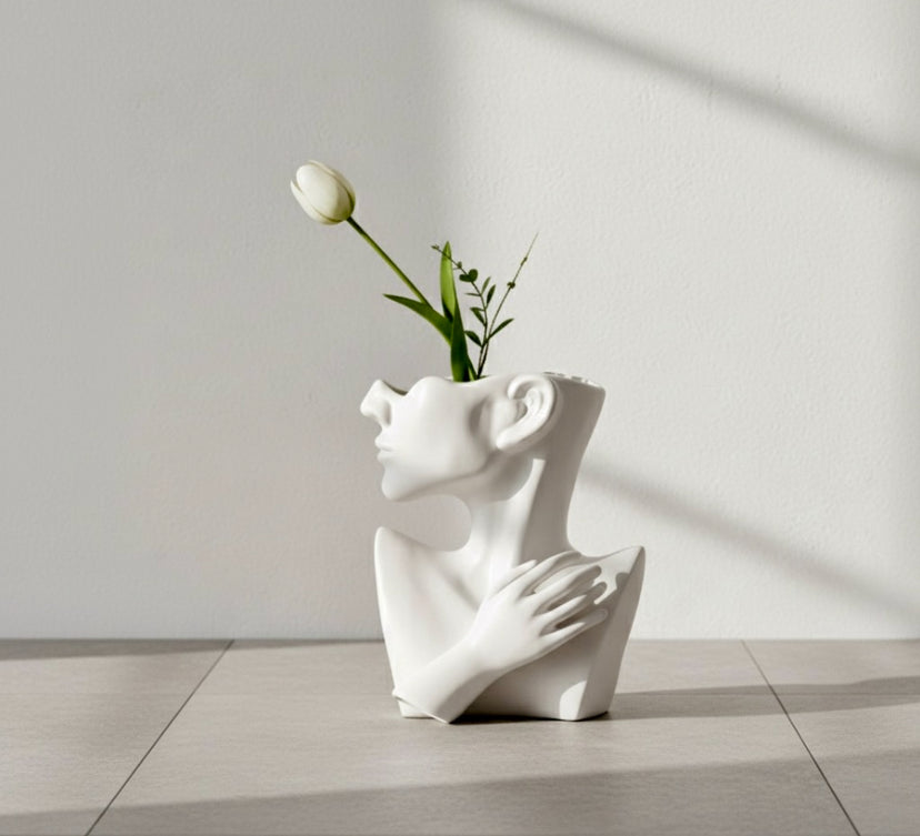 Visage Nordica – Ceramic Portrait Vase