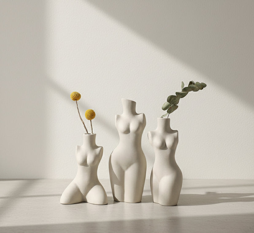 Silentia Alba – Ceramic Body Art Vase