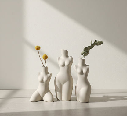 Silentia Alba – Ceramic Body Art Vase