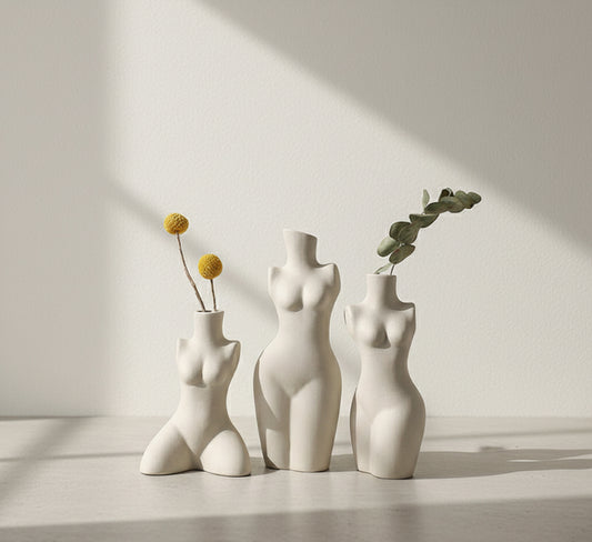 Silentia Alba – Ceramic Body Art Vase